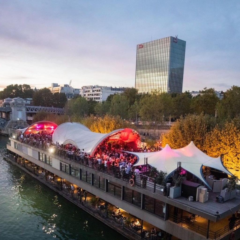 soirée parisienne ambiance