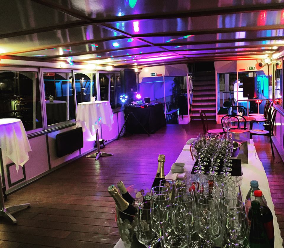 Soirée d'entreprise sur la Seine - Location bateau Paris