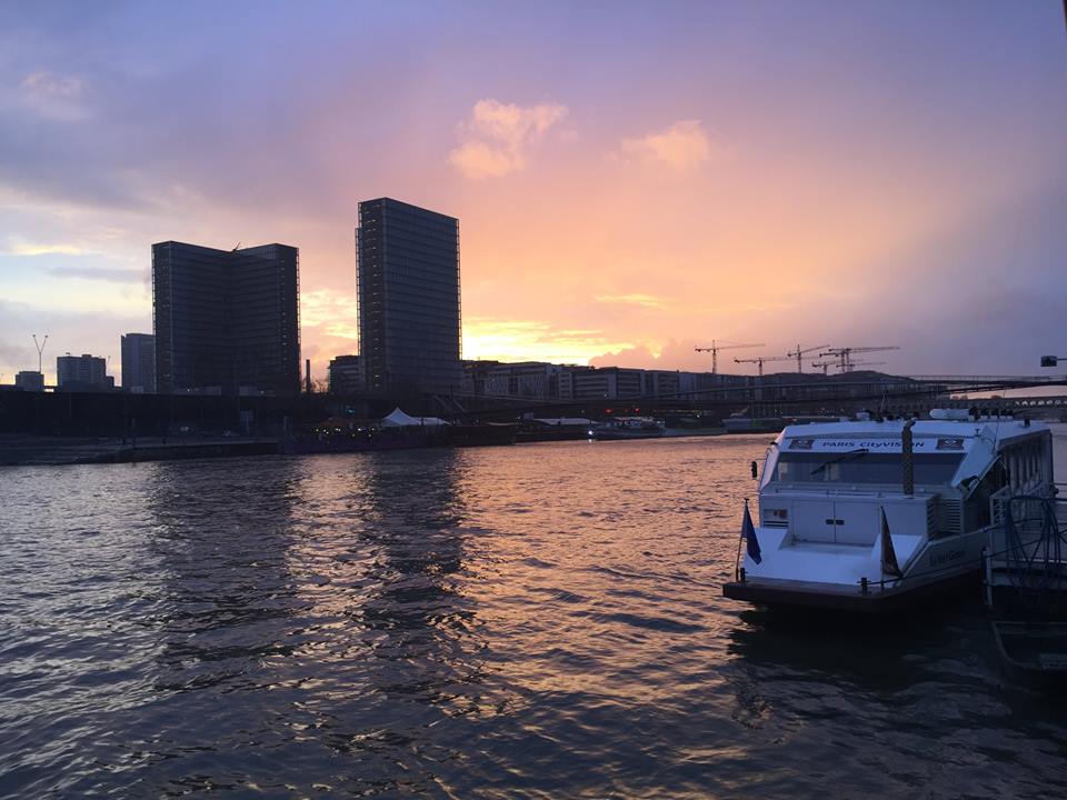 Louer bateau Paris - Location péniche Paris - Anniversaire sur la Seine