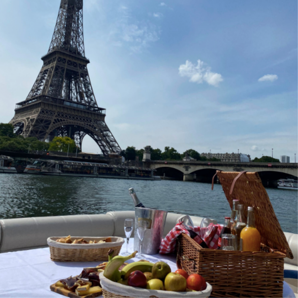 balade bateau privée paris petit dej