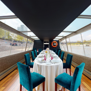 repas assis anniversaire amis famille croisière
