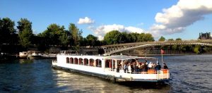 bateau sur la seine