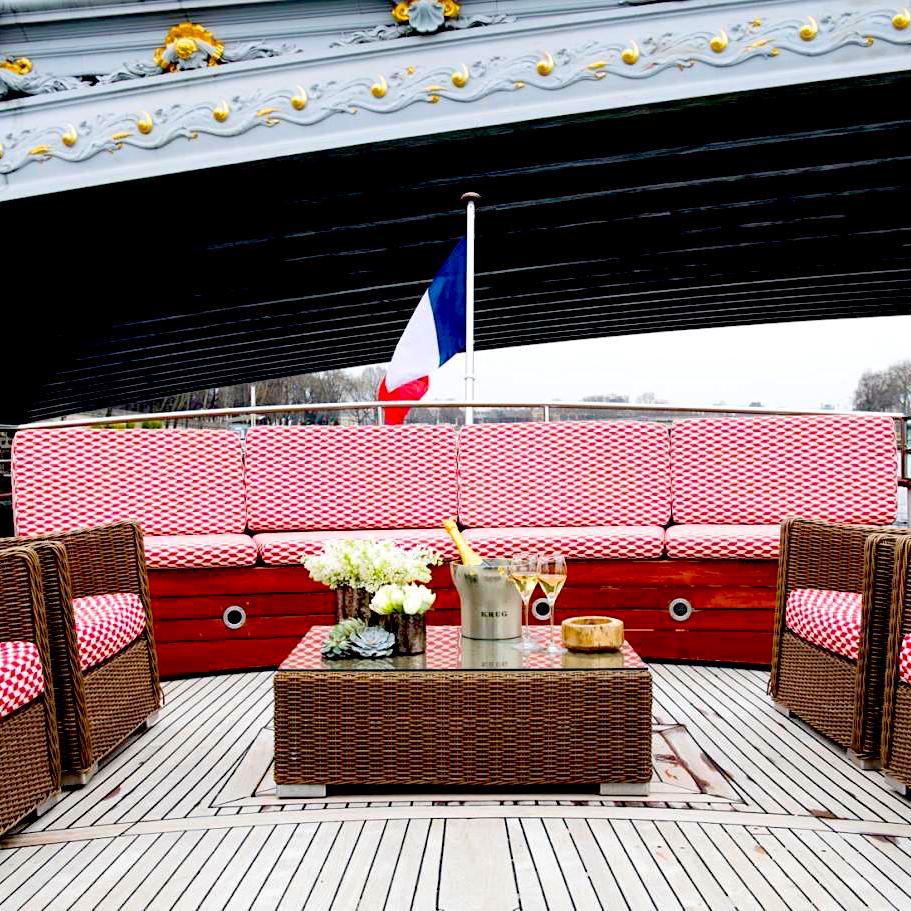 salon pont supérieur bateau