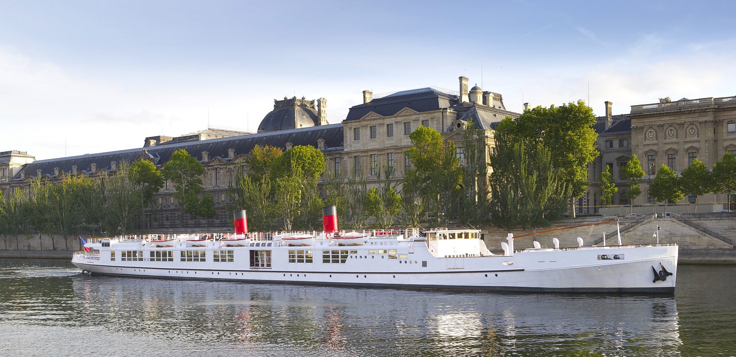 bateau sur la seine