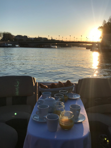 coucher de soleil bateau paris