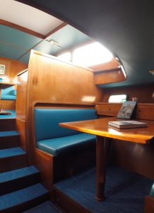 intérieur bateau bois