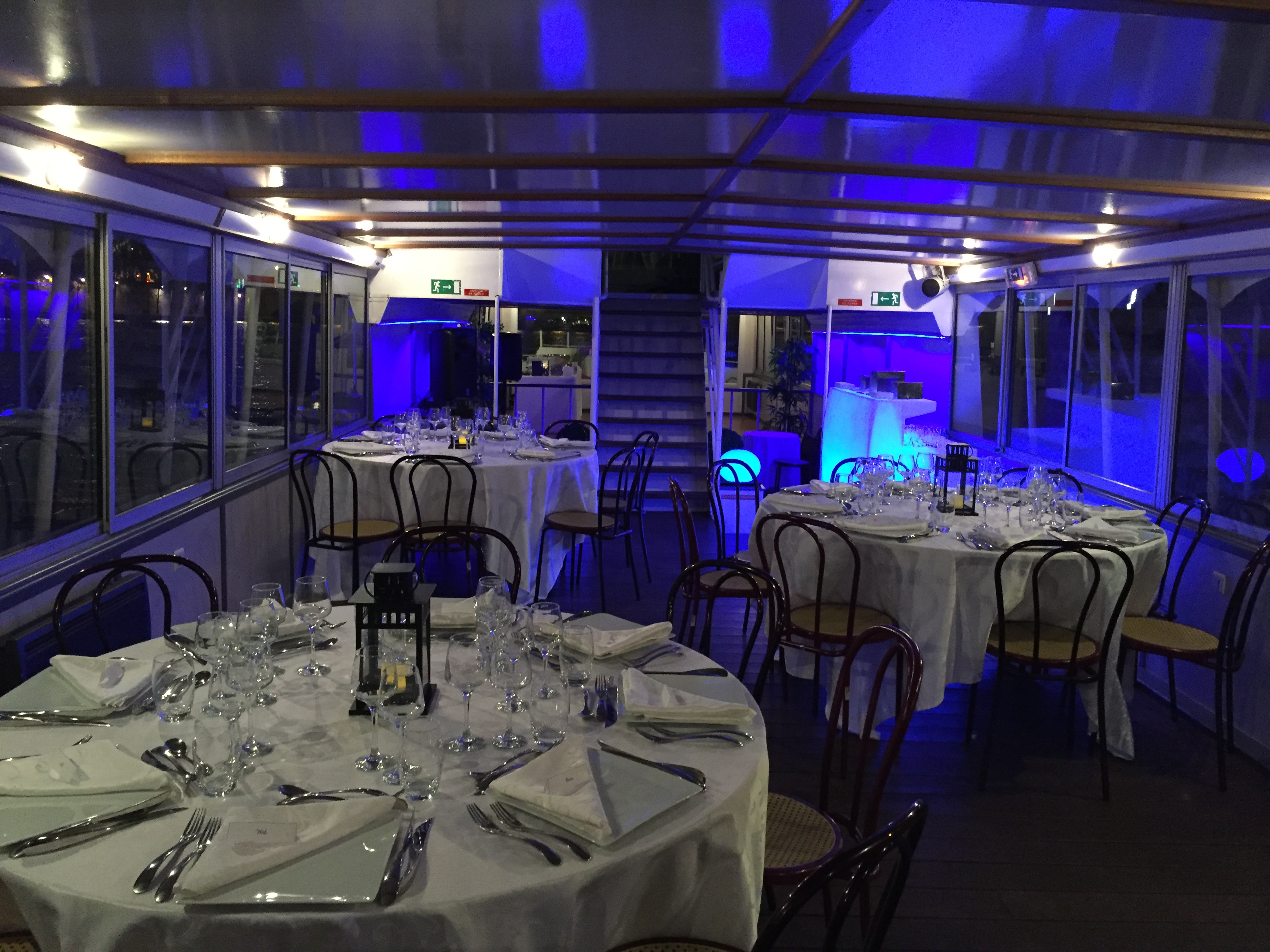 Anniversaire Sur La Seine A Bord D Un Bateau Prive Bateau Mon Paris