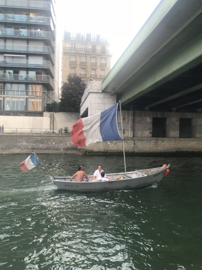Un mariage sur la Seine autour du monde