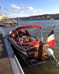 bateau seine drapeau