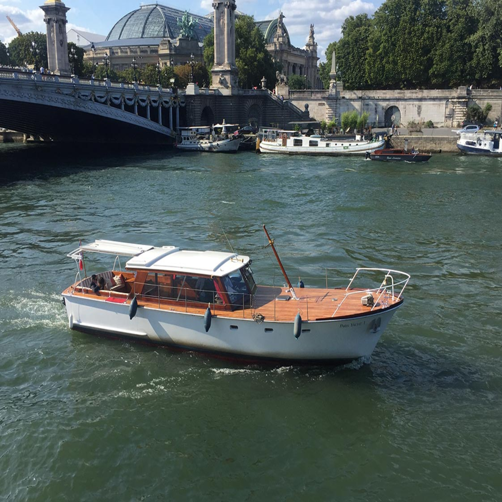 Yacht haut de gamme seine