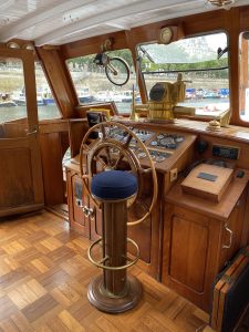 intérieur bois bateau seine paris